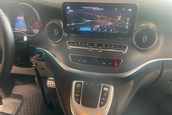 Mercedes-Benz V300 15 of 19