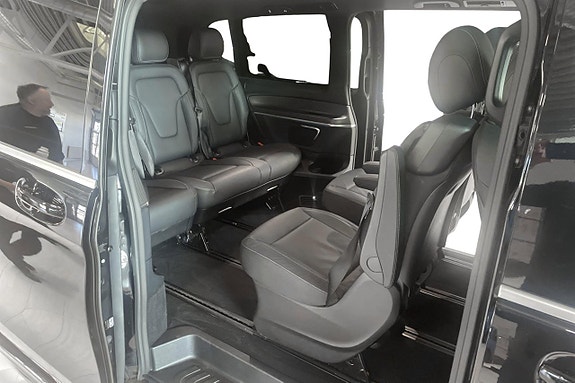 Mercedes-Benz V300 14 of 19