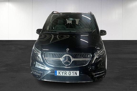 Mercedes-Benz V300 19 of 19