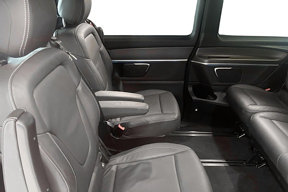Mercedes-Benz V300 10 of 19