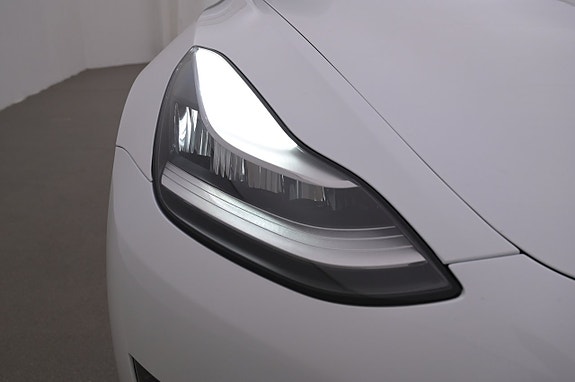 Tesla Model 3 26 of 27