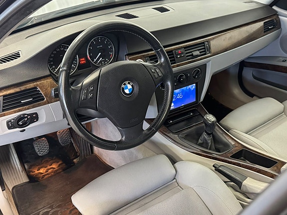 BMW 330i 7 of 19