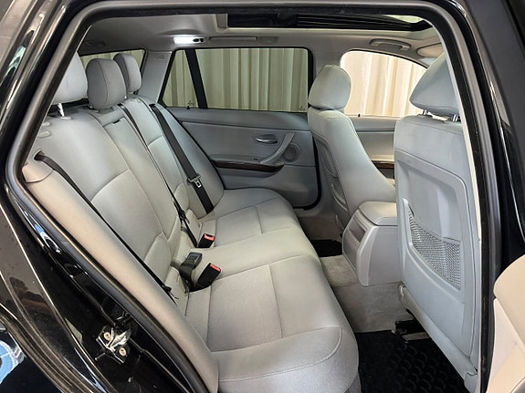 BMW 330i 18 of 19