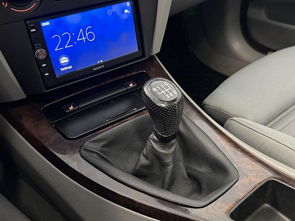 BMW 330i 13 of 19