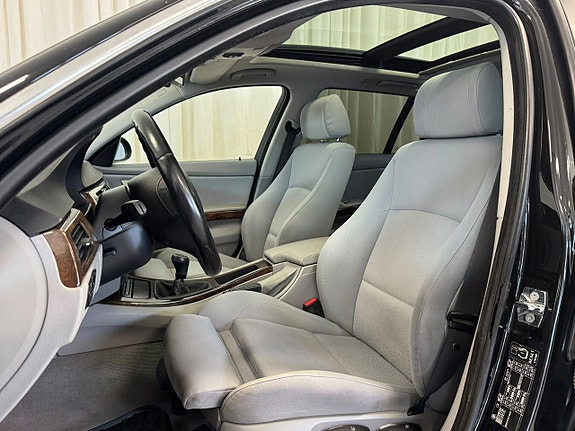 BMW 330i 8 of 19