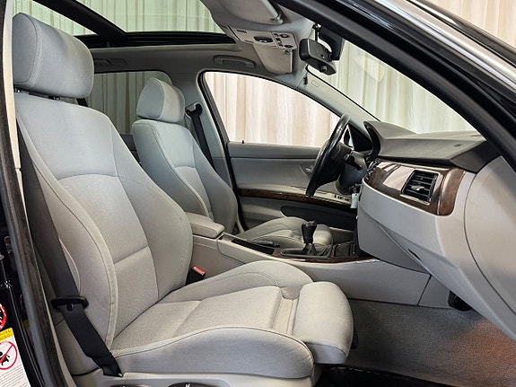 BMW 330i 9 of 19