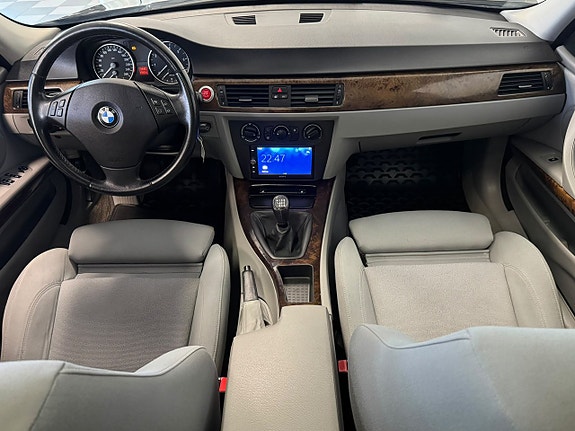 BMW 330i 15 of 19
