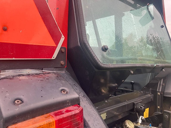 Valmet/Valtra 700 med lastare och Bakrutekil och skogshytt 10 of 12