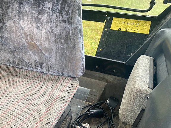 Valmet/Valtra 700 med lastare och Bakrutekil och skogshytt 12 of 12
