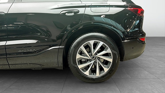 Audi Q6 e-tron 6 of 12