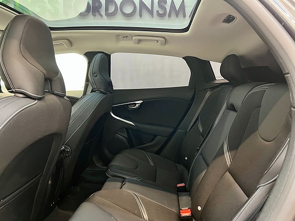Volvo V40 10 of 23