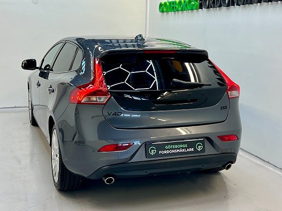Volvo V40 3 of 23