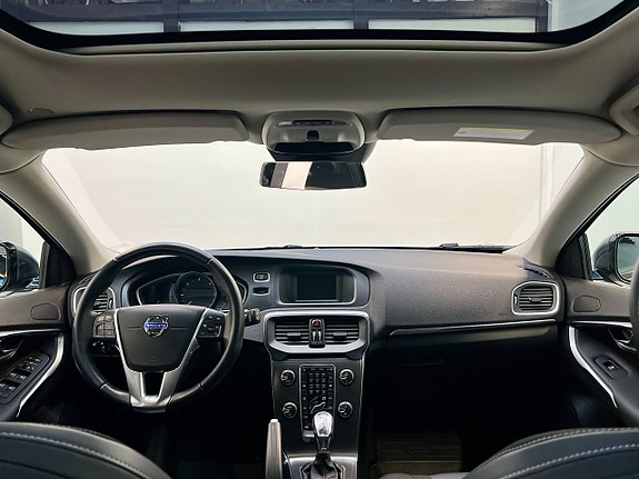 Volvo V40 11 of 23