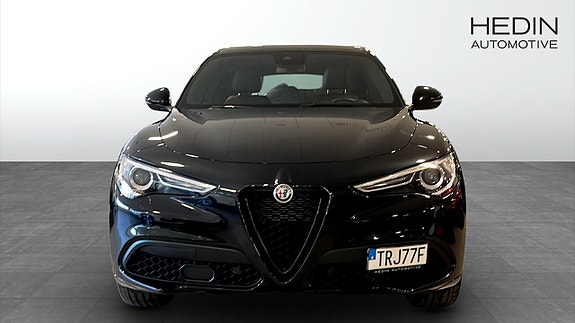 Alfa Romeo Stelvio 8 of 16