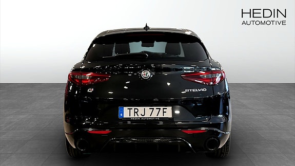 Alfa Romeo Stelvio 7 of 16