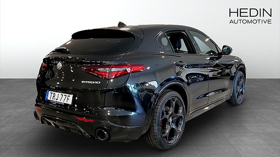 Alfa Romeo Stelvio 2 of 16