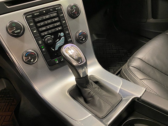 Volvo V60 15 of 19