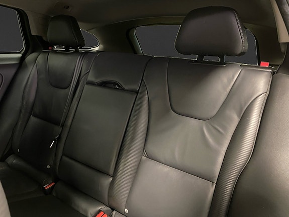 Volvo V60 11 of 19