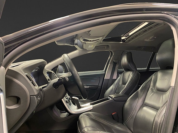 Volvo V60 8 of 19