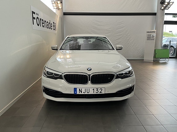 BMW 530e 2 of 14
