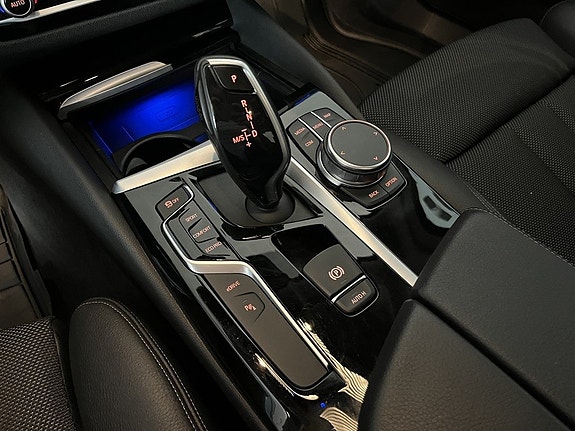 BMW 530e 8 of 14