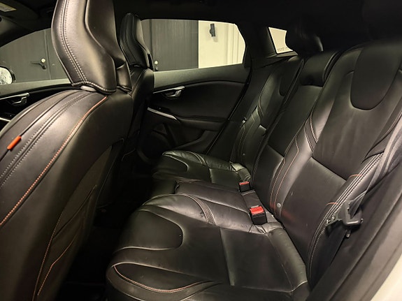 Volvo V40 Cross Country 8 of 24
