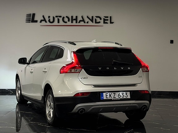 Volvo V40 Cross Country 4 of 24