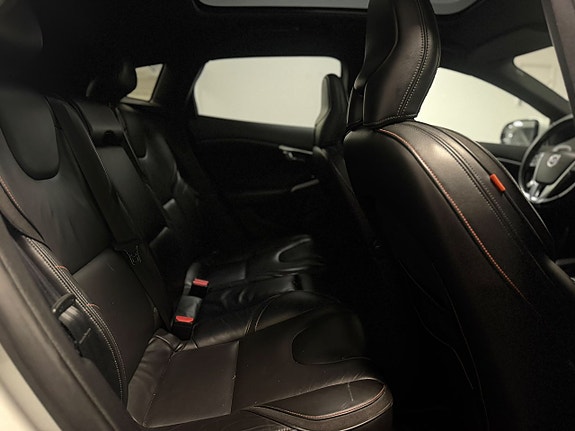 Volvo V40 Cross Country 22 of 24