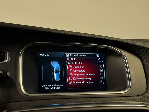 Volvo V40 Cross Country 12 of 24