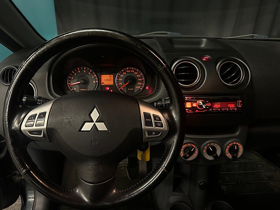 Mitsubishi Colt 7 of 12