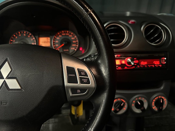 Mitsubishi Colt 8 of 12