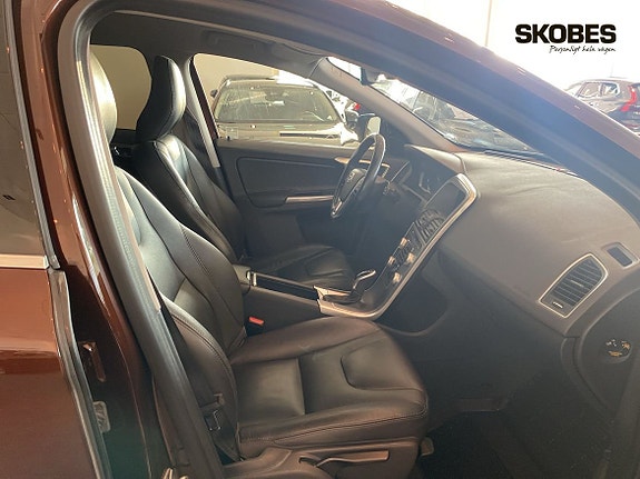 Volvo XC60 10 of 26