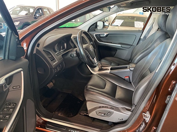 Volvo XC60 7 of 26