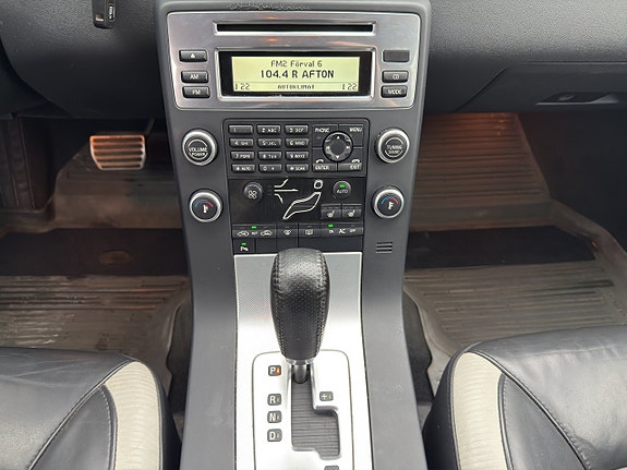 Volvo V70 R-Design 2.5FT 231 ch BVA / 152 430 km / Cuir / Bi-Xénon / Distribution neuve / Sièges chauffants