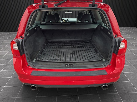 Volvo V70 R-Design 2.5FT 231 ch BVA / 152 430 km / Cuir / Bi-Xénon / Distribution neuve / Sièges chauffants