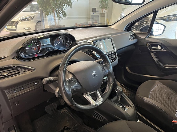 Peugeot 208 2 of 4
