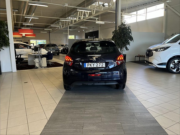 Peugeot 208 4 of 4