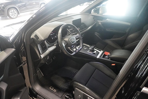 Audi Q5 2 of 18