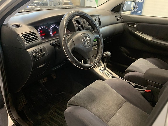 Toyota Corolla 9 of 14