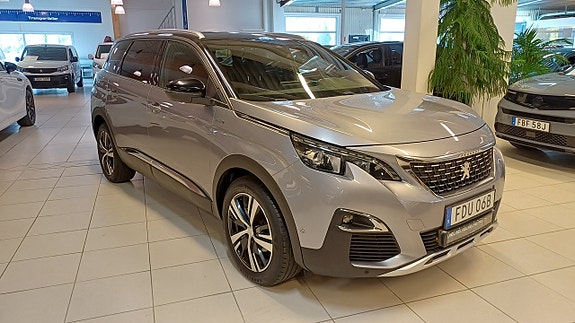 Peugeot 5008 2 of 12