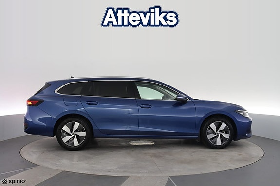 Volkswagen Passat 2 of 23