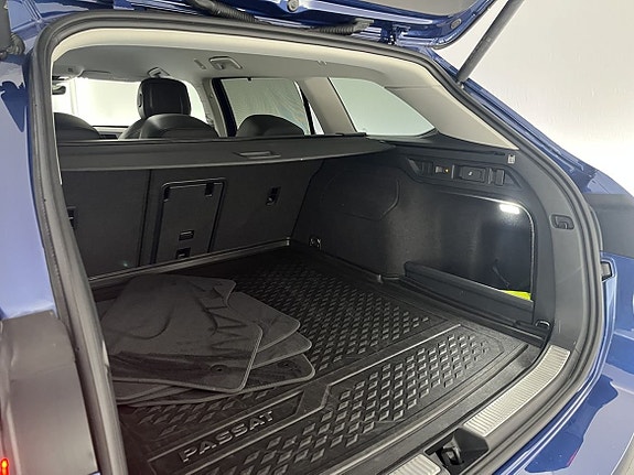 Volkswagen Passat 18 of 23