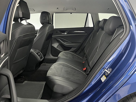 Volkswagen Passat 16 of 23