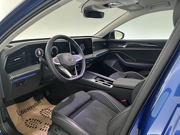 Volkswagen Passat 14 of 23