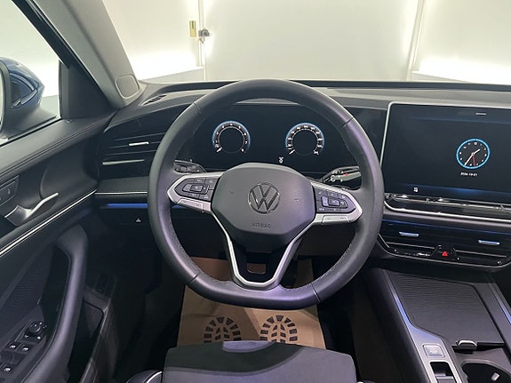 Volkswagen Passat 7 of 23
