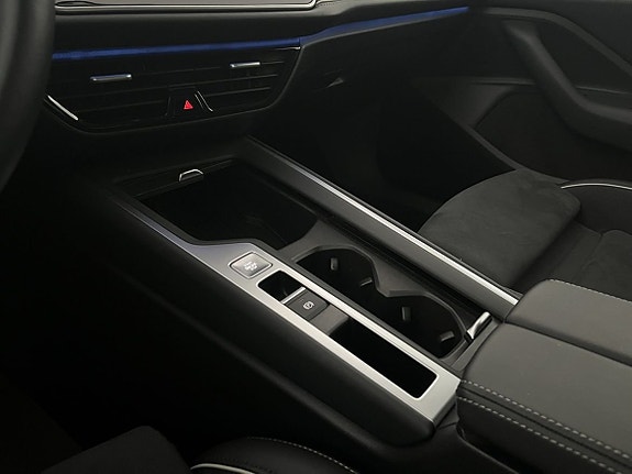 Volkswagen Passat 13 of 23