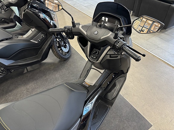 Yamaha NMAX 155 TECH MAX - Gratis vinterförvaring ingår i köpet! 2 of 6