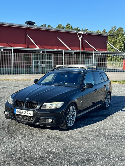 BMW 330d 3 of 5