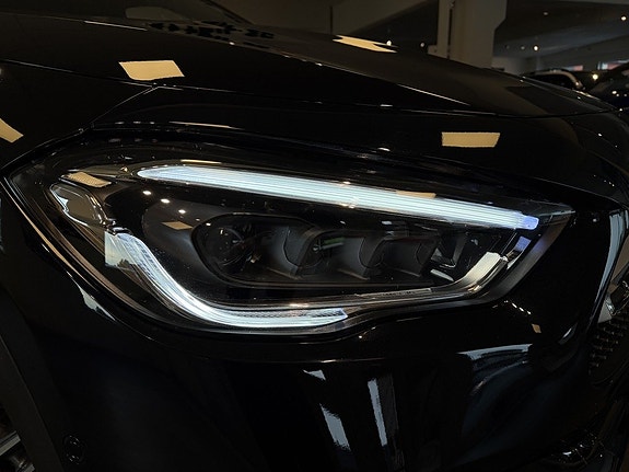 Mercedes-Benz GLA250 e 20 of 28
