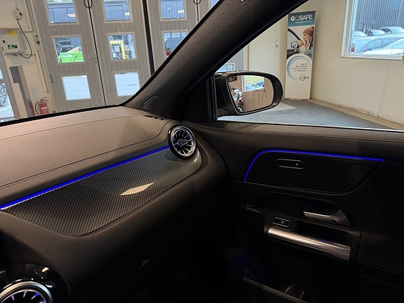 Mercedes-Benz GLA250 e 18 of 28